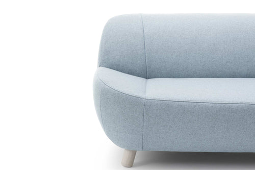 Schickes Sofa mit hochwertigem Stoffbezug