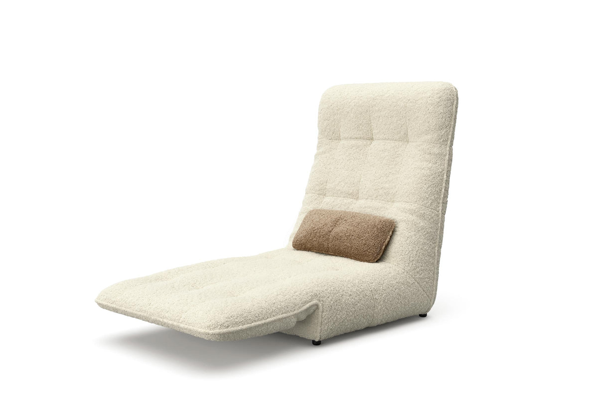 AITA Couchmodul mit ausgeklappter Fußstütze und Kissen