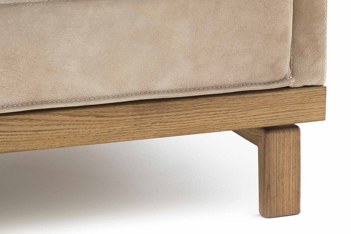 ARCO Designer Relax Sofa Detailansicht von Holzgestell und Holzfuß