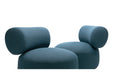 Detailansicht zweier gepolsterter Sessel in Blau