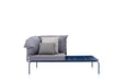 Seitenansicht des Gartensofas mit Couchtisch