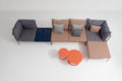 Outdoor-Lounge mit ATAMAN Modulsofa, kombiniert mit Beistelltischen