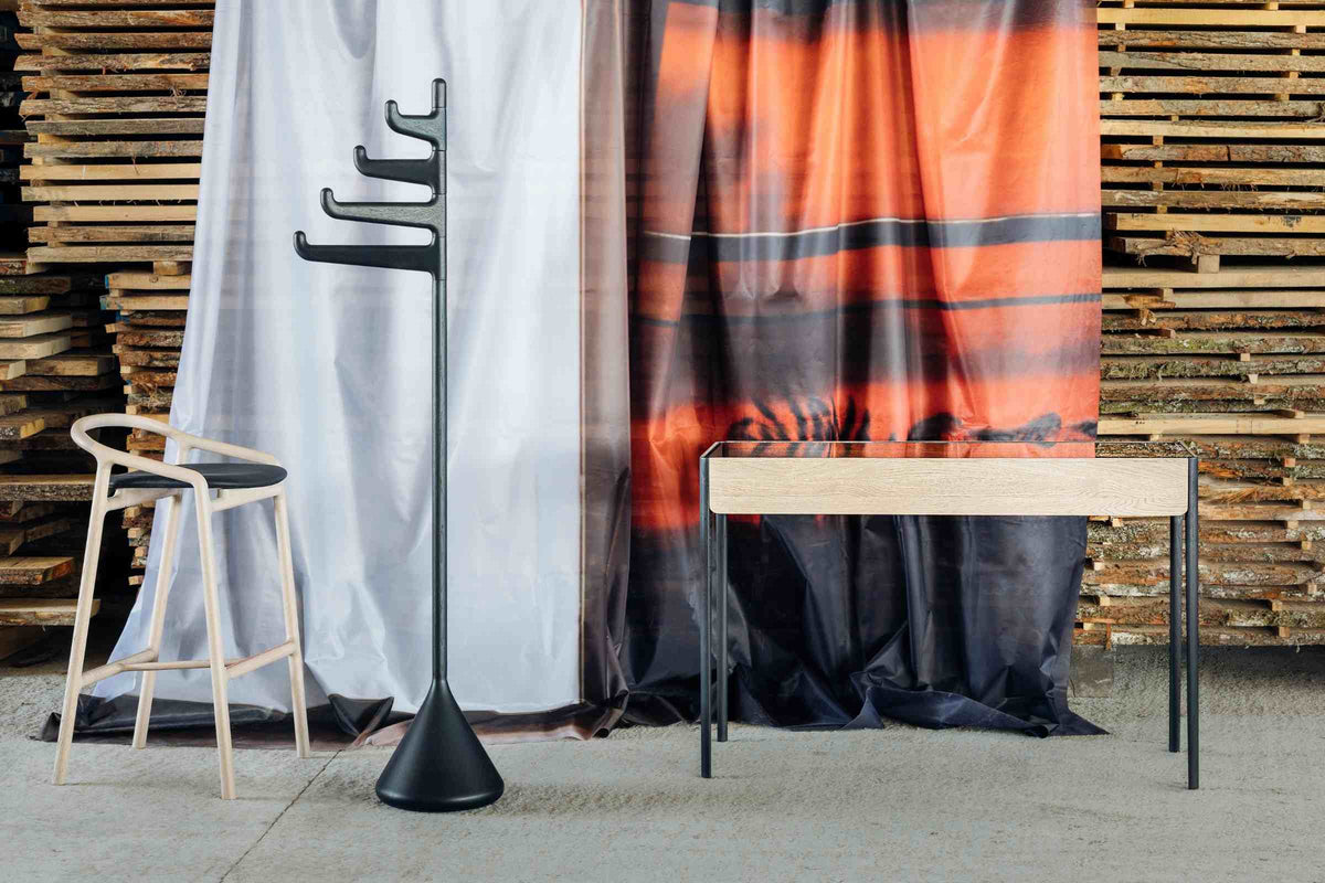 DIORAMA Designer Konsole – Massivholz & Glas vereint