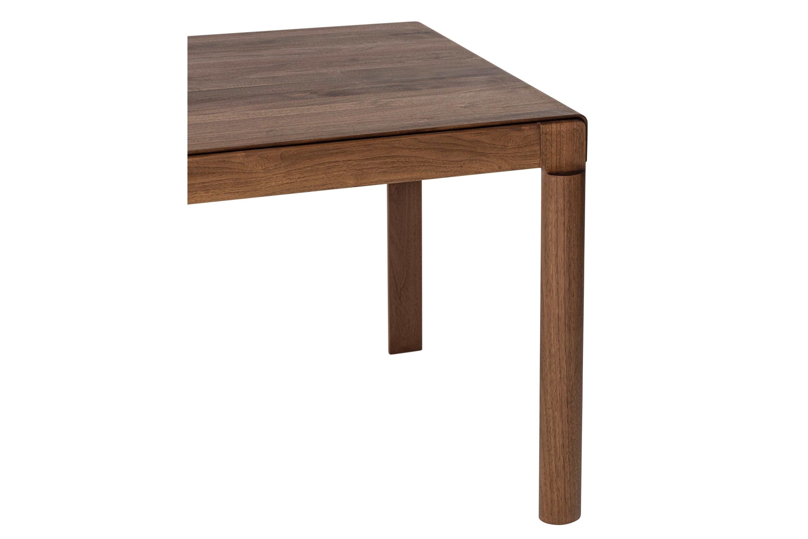 Eckdetail des Esstisches, zeigt die handwerkliche Präzision und die hochwertigen Materialien