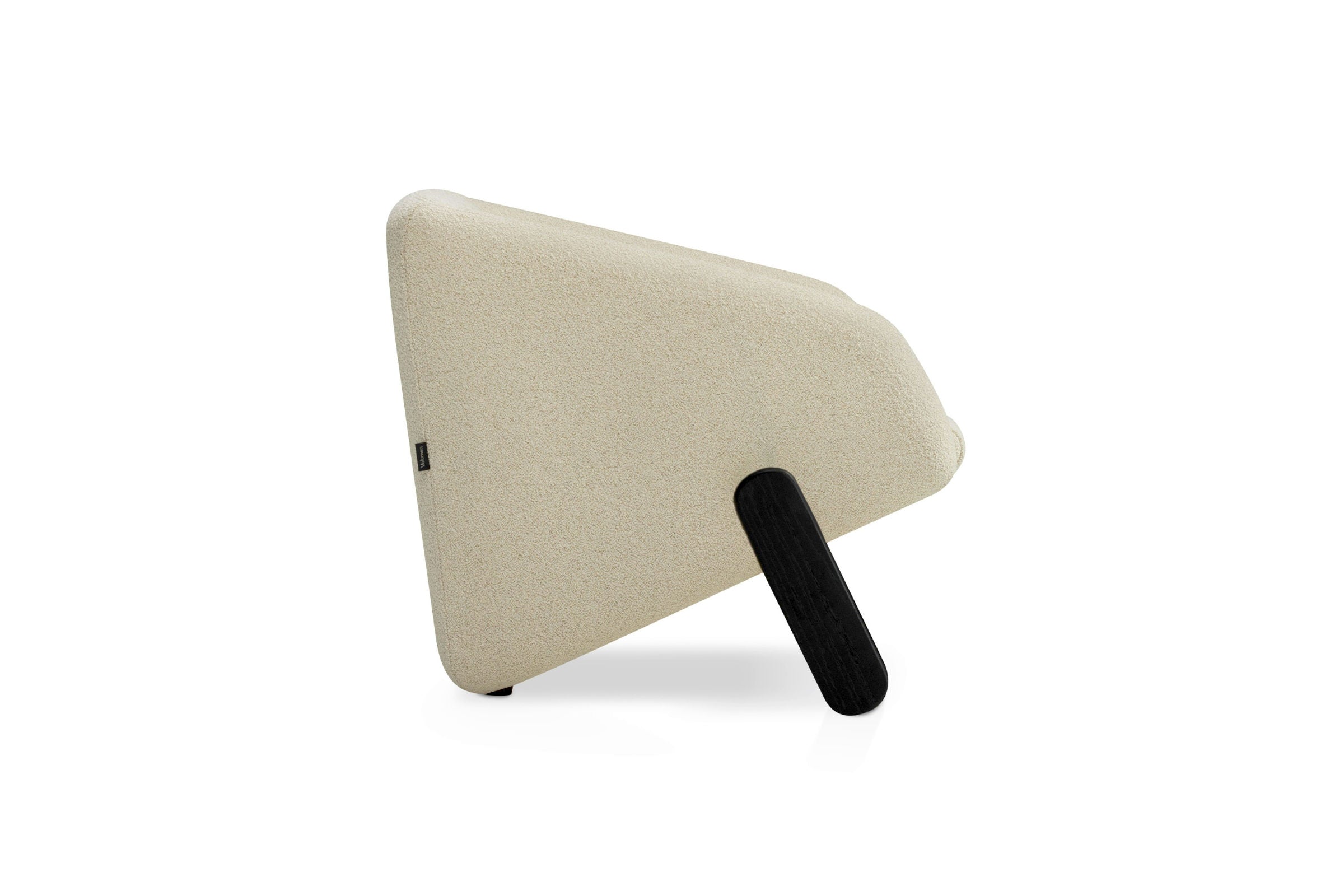 Sessel mit schwarzem Fuß, minimalistisch freigestellt