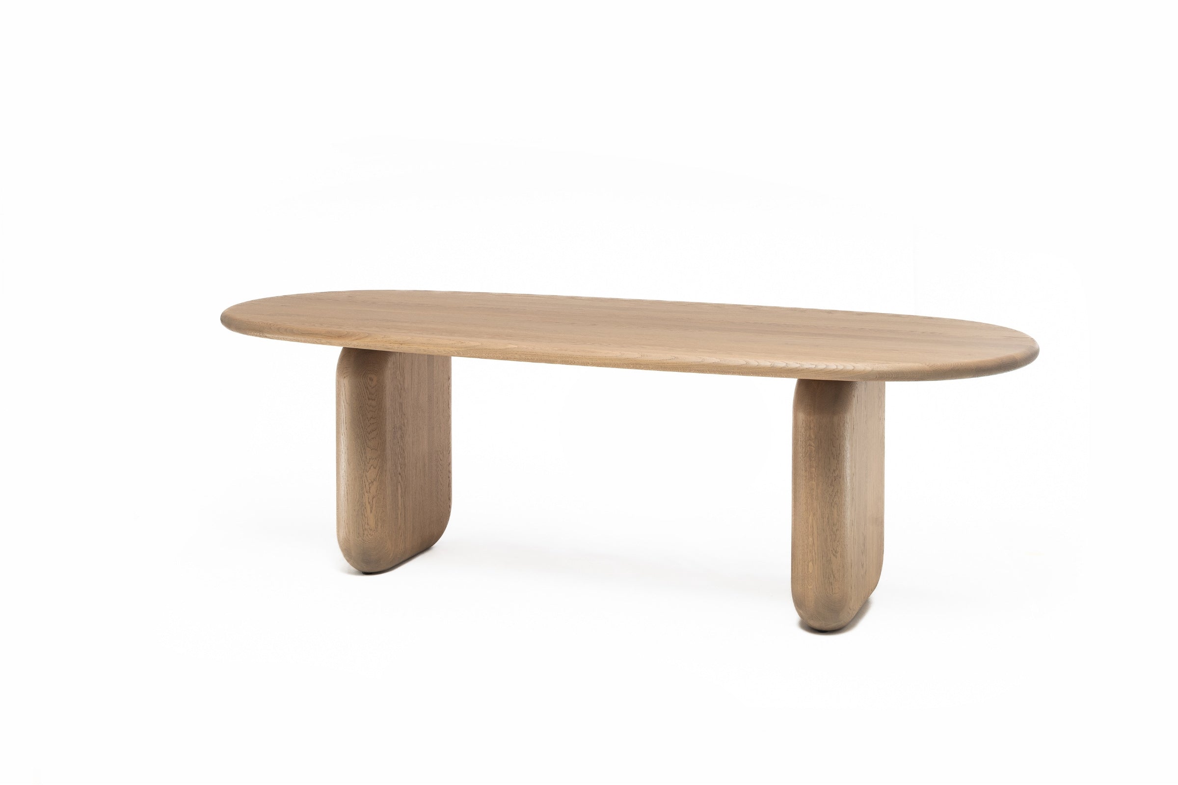 Esstisch in Eiche weiß geölt, Ansicht von der Seite mit abgerundeten Kanten und breiten Beinen