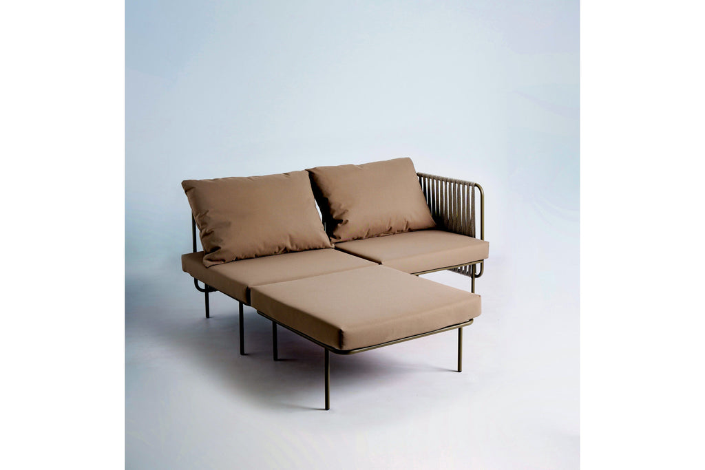 COMBO Gartensofa mit Armlehne und Kissen – Outdoor Komfort