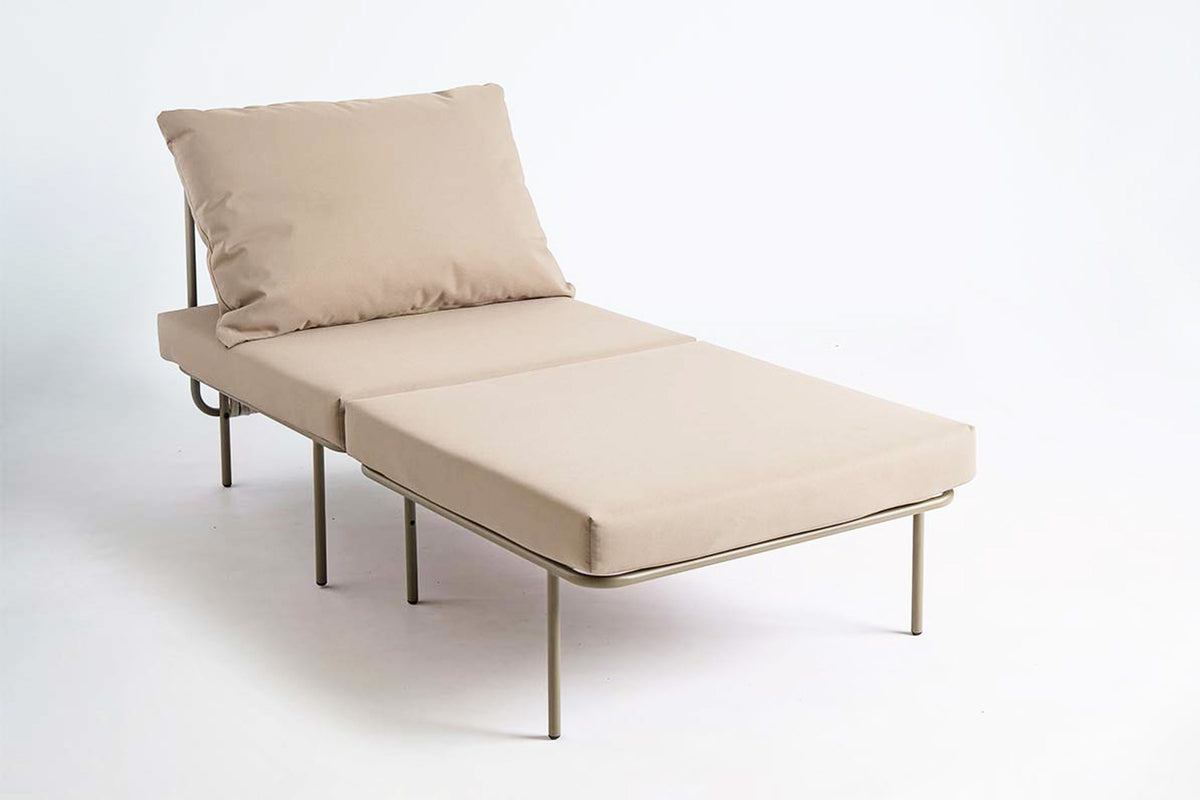 COMBO Gartensofa-Pouf von GARDA als verlängerte Liegefläche vor einem Sitzelement