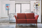 DAISY Designer Sofa von EXTRAFORM in Rot im modernen Wohnraum