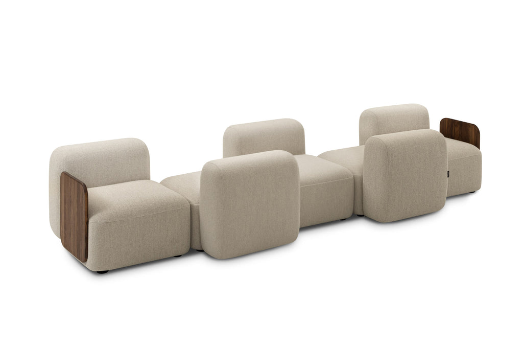 Mit flexibel ausgerichteten Rückenmodulen und Holzdetails