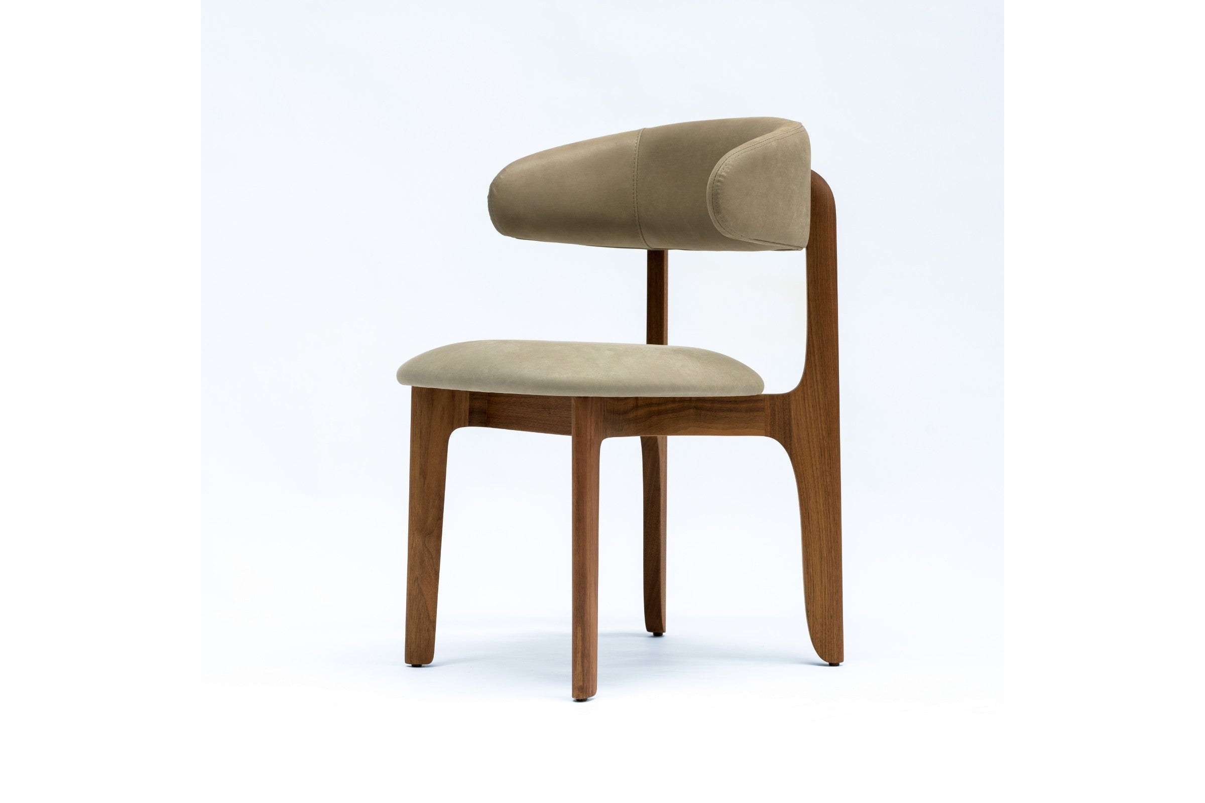 Seitenansicht des Dragonfly Designer Stuhls in Holz und Wolle