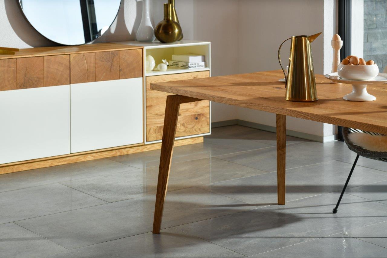 LOTTE Massivholz Sideboard auf Holzsockel - SOLIDMADE | Design Furniture