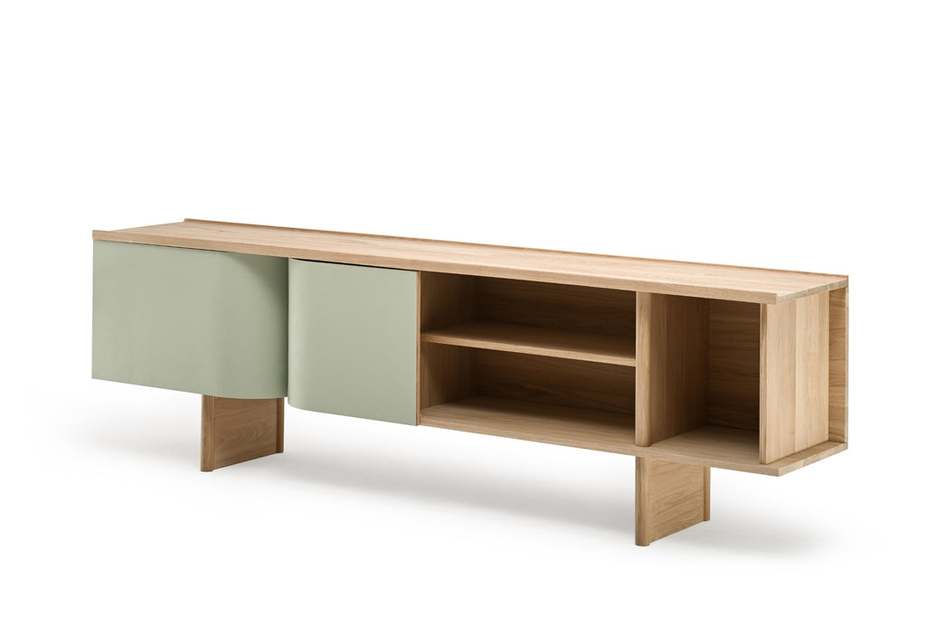 FLESSO Designer Sideboard von Woak mit abgerundeten Türen – Schrägansicht
