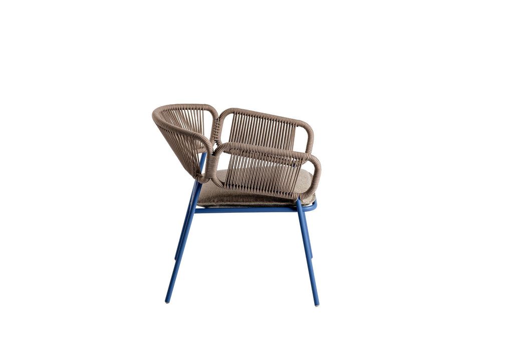 Seitenansicht des Gartensessel mit ergonomischer Form