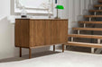 GROOVE Massivholz Sideboard in einem modern eingerichteten Raum neben einer Treppe