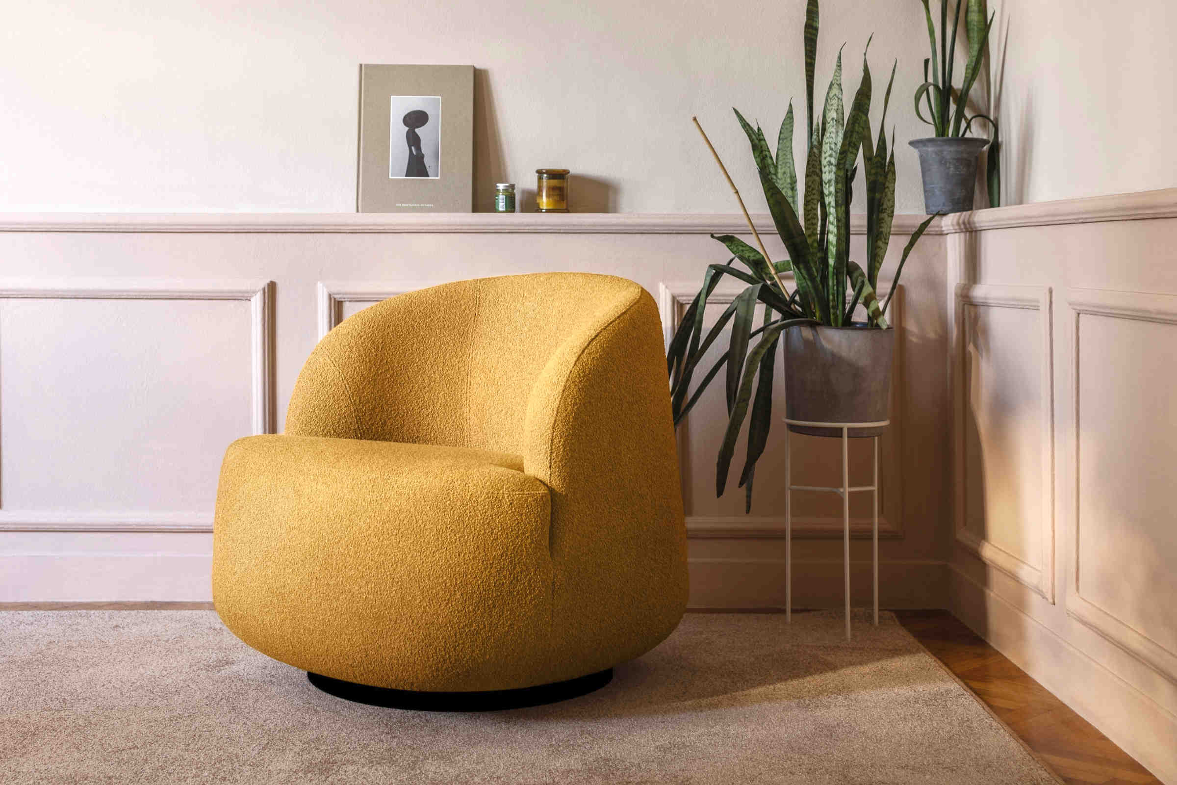 HIPPO Designer Polstersessel im Wohnzimmer mit Pflanzen