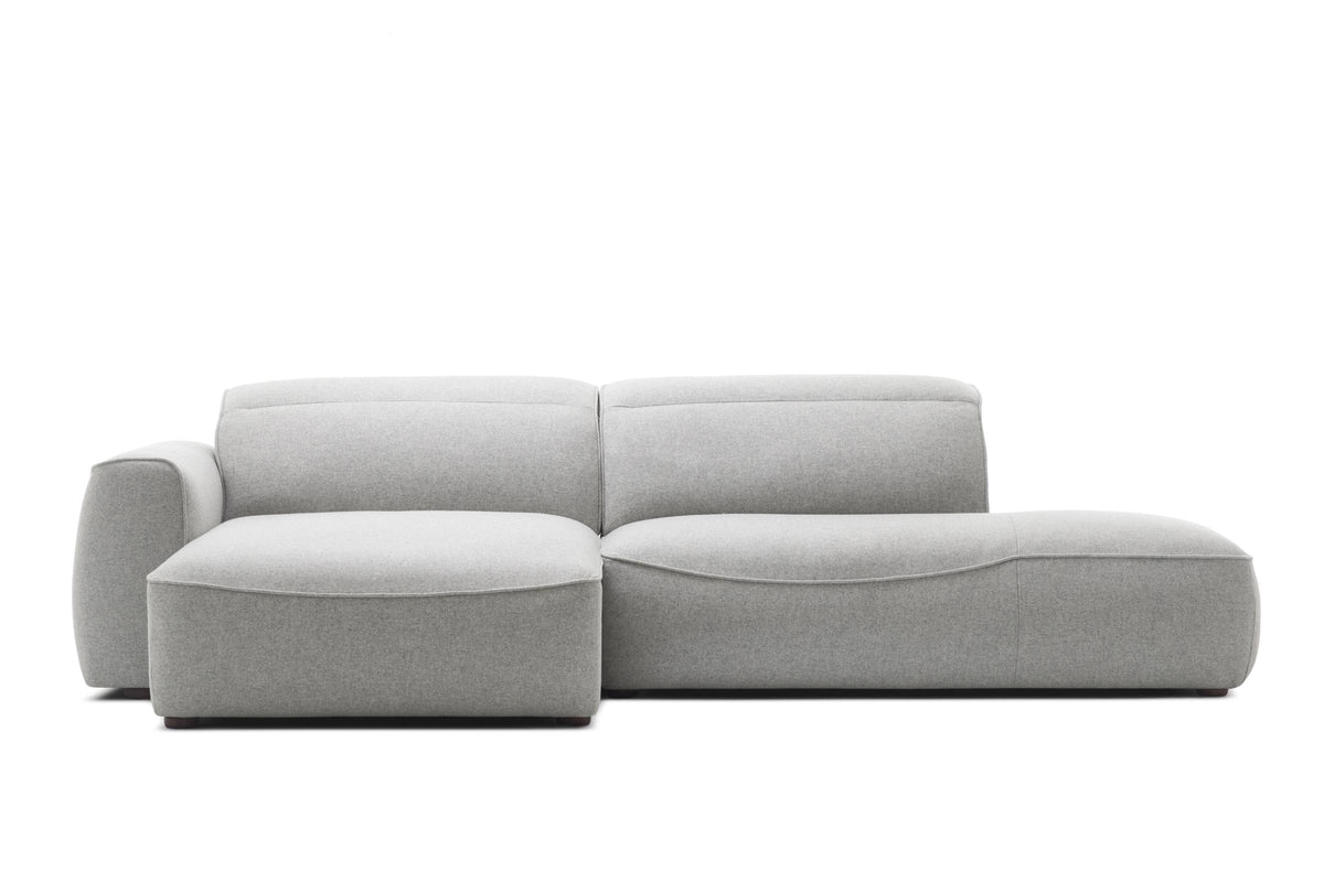 In hellgrauem Stoff mit Chaiselongue