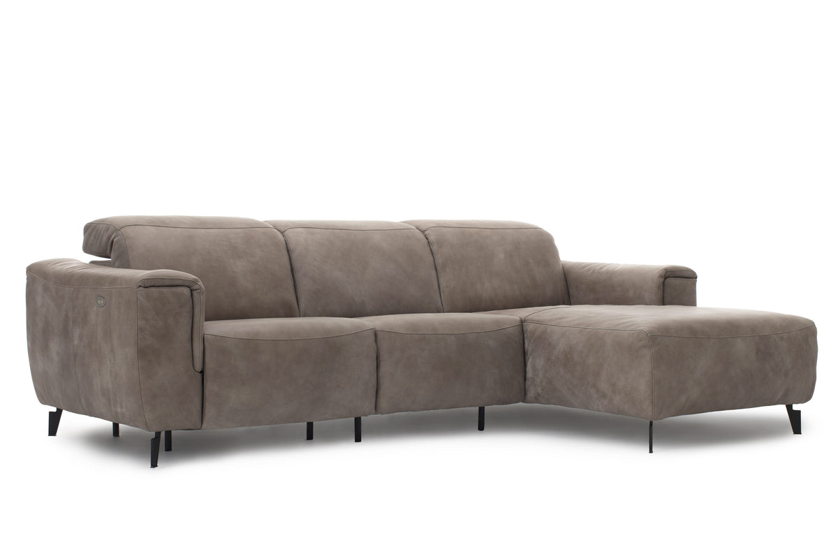 Mit Chaiselongue von EXTRAFORM in schräger Ansicht
