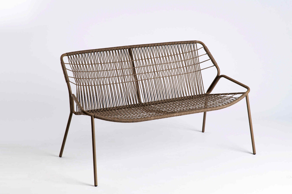 KAPUA Designer Sofa aus Outdoor-Seil – schräge Seitenansicht