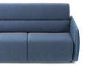 Detailansicht mit blauem Stoff und farblich abgesetztem Keder