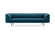 LE MANS Designer Sofa in Blau vor weißem Hintergrund