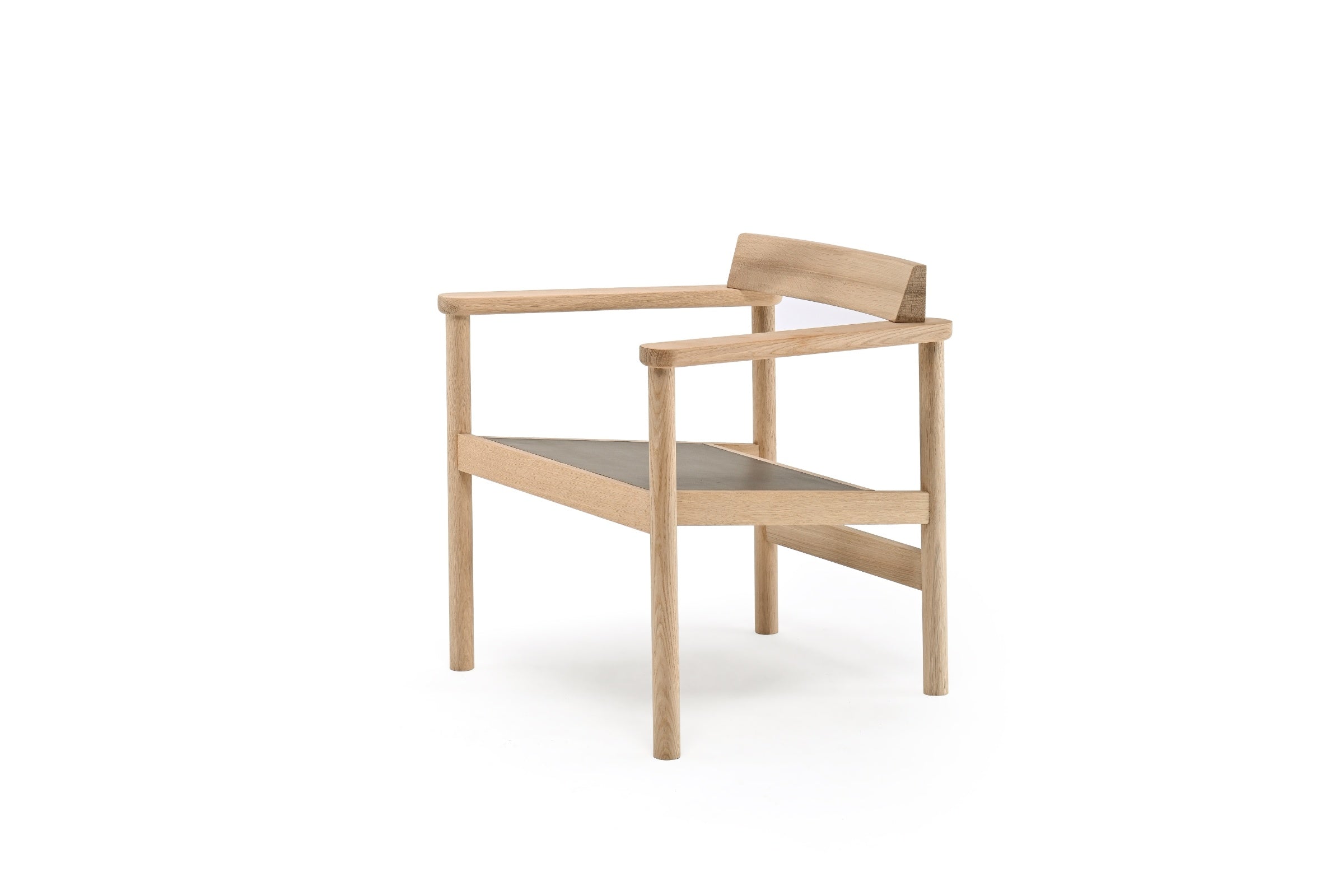 Seitenansicht des Designerstuhls aus Eichenholz mit Lederbezug