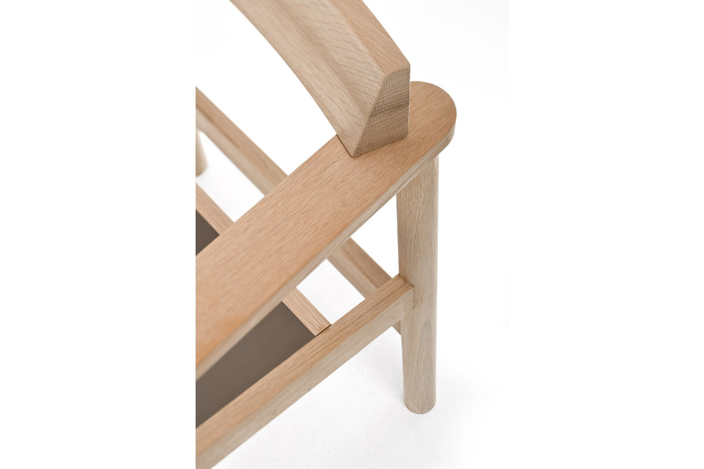 Detailansicht der Armlehne und Holzverbindung