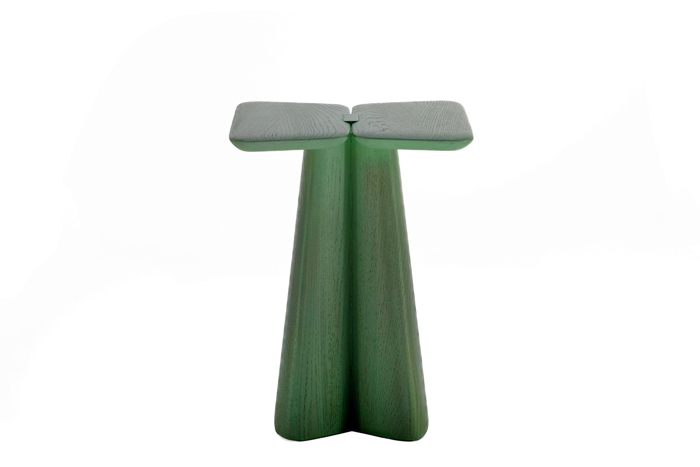 Beistelltisch – moderne Holzskulptur für das Wohnzimmer