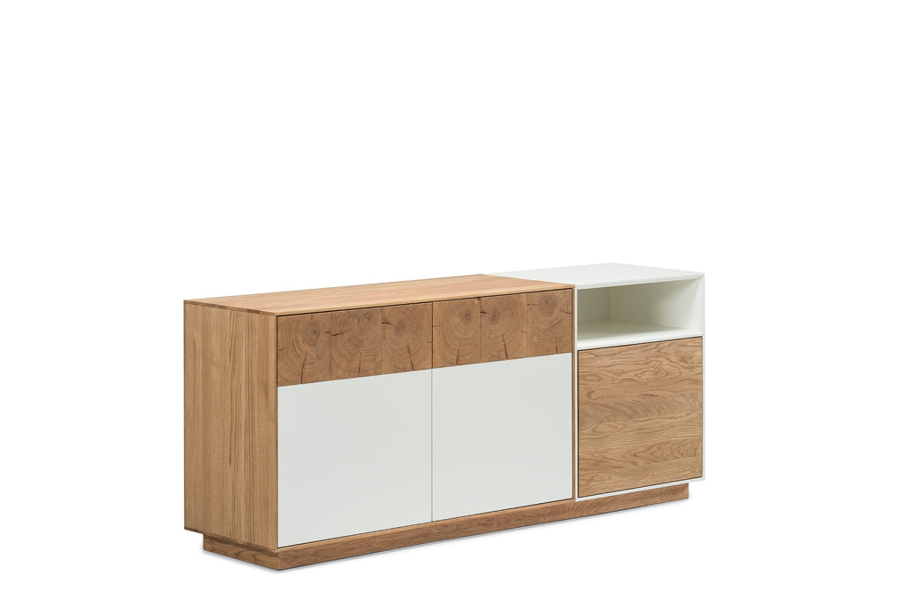 Seitenansicht des LOTTE Massivholz Sideboards mit stilvoller Verarbeitung