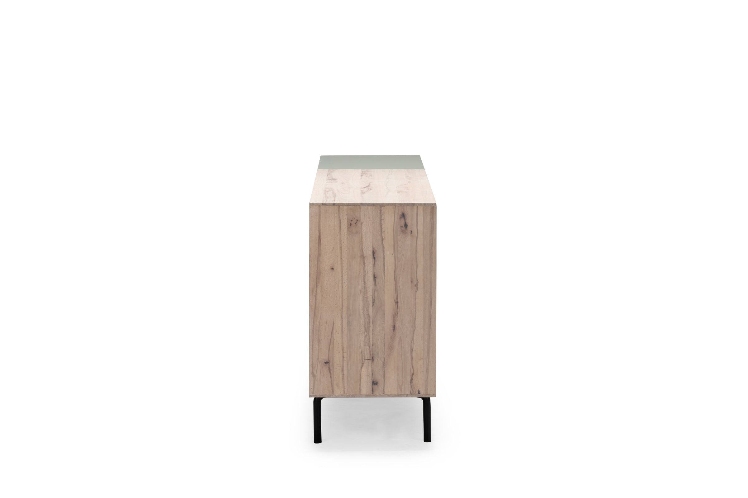 Minimalistisches Design des Sideboards, Kombination aus Holz und Metall