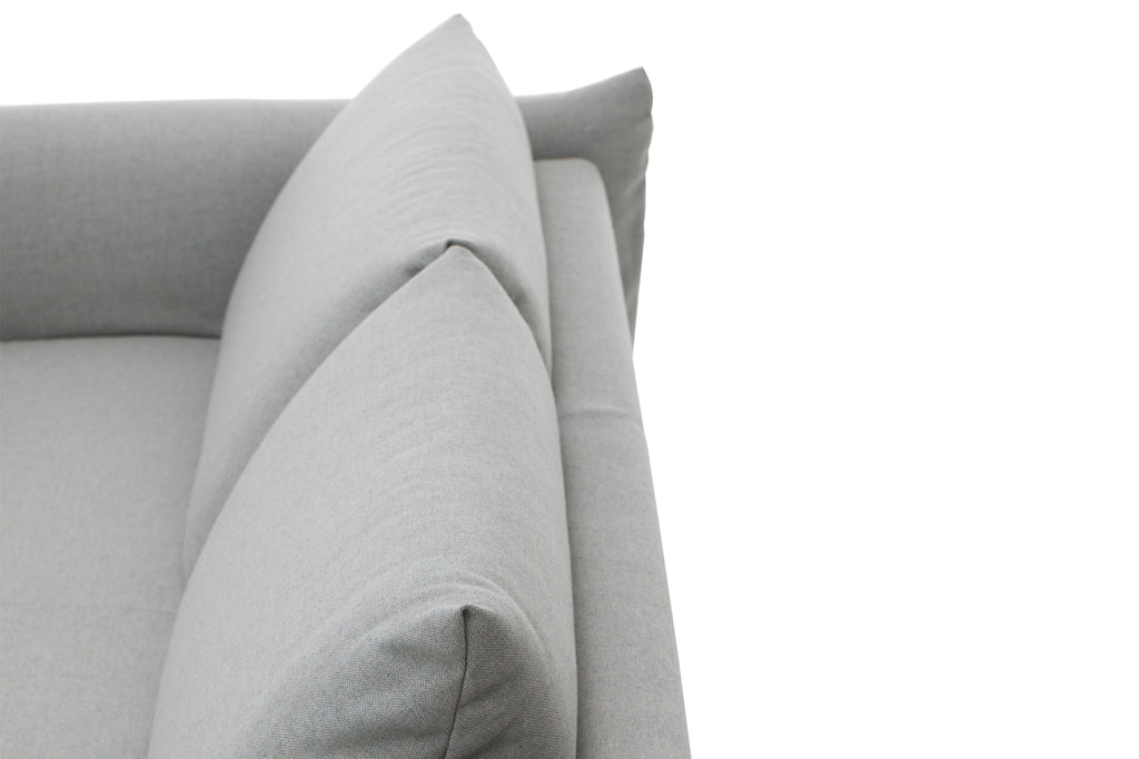 LUNA Designer Schlafsofa Detailansicht von Armlehne und Rückenpolster