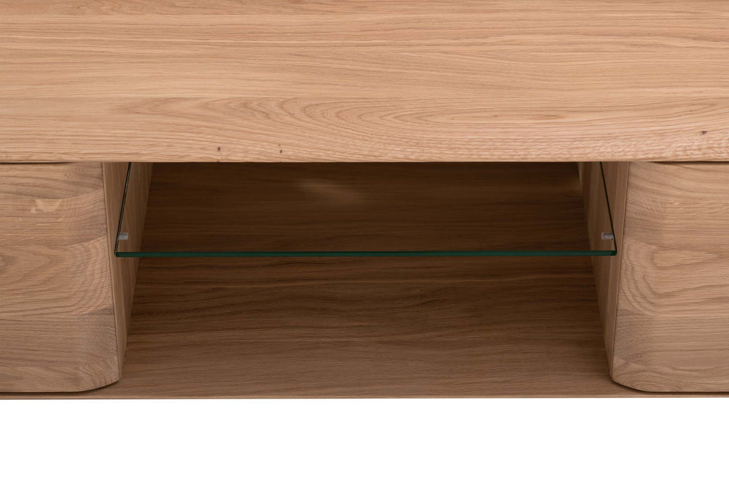 MALIN Lowboard aus Massivholz mit Holzbeinen und Nische - SOLIDMADE | Design Furniture