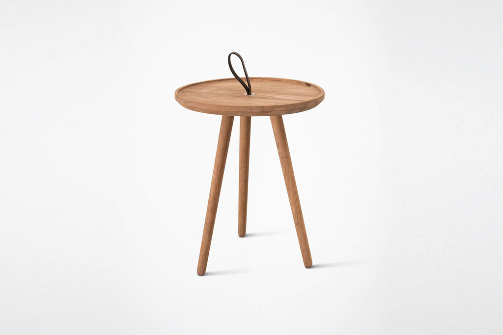 MALIN Beistelltisch mit Lederschlaufe von Whiteoak – Frontansicht