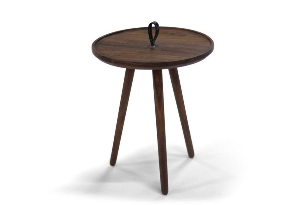 MALIN Beistelltisch mit Lederschlaufe – Holzdetails