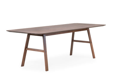 MALIN Designer Esstisch, diagonale Ansicht, zeigt die glatte Tischplatte und die schlanken Beine aus hellem Eichenholz