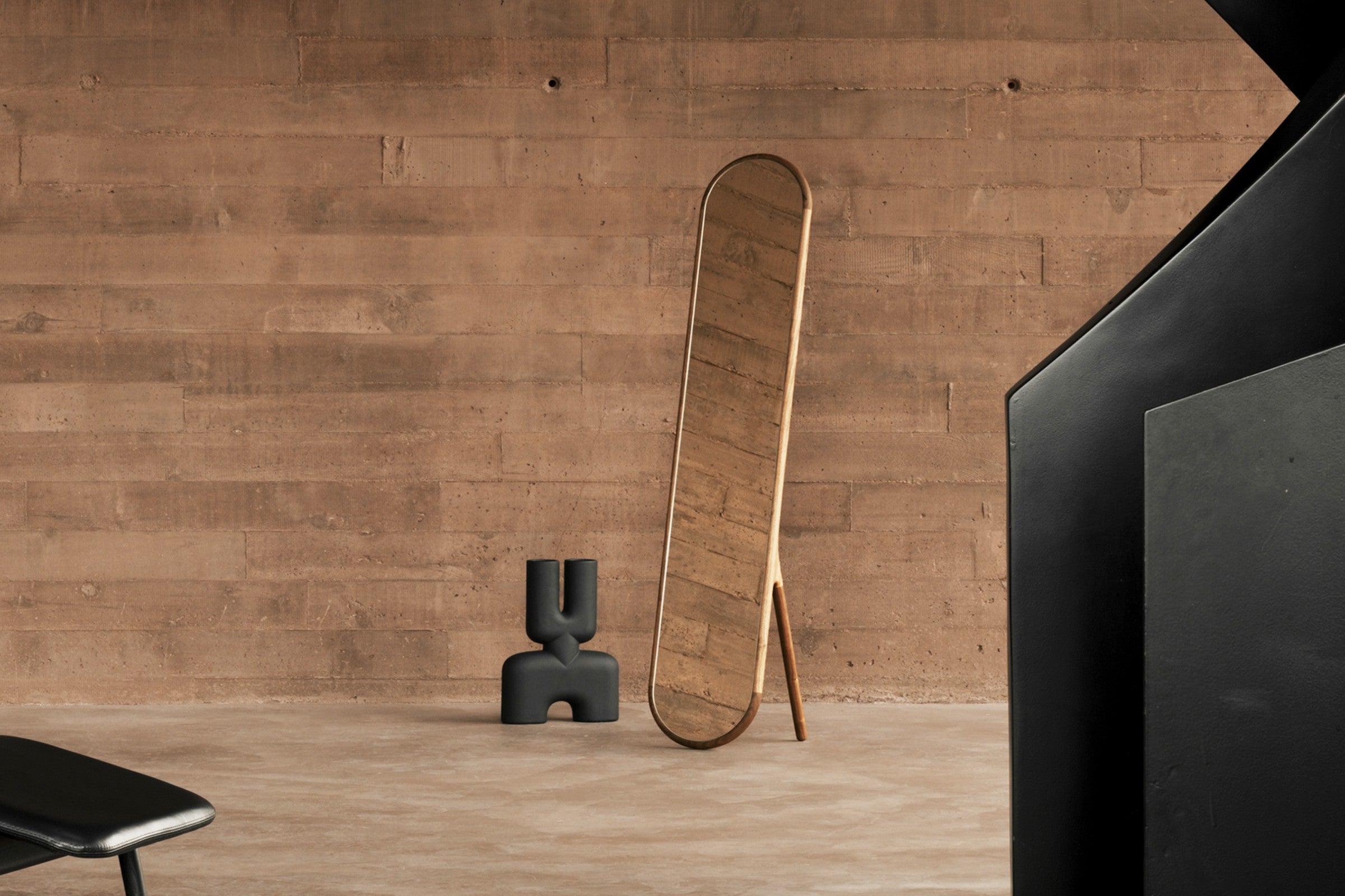 MARSHALL Designer Spiegel freistehend – eleganter Ganzkörperspiegel aus feinstem Massivholz