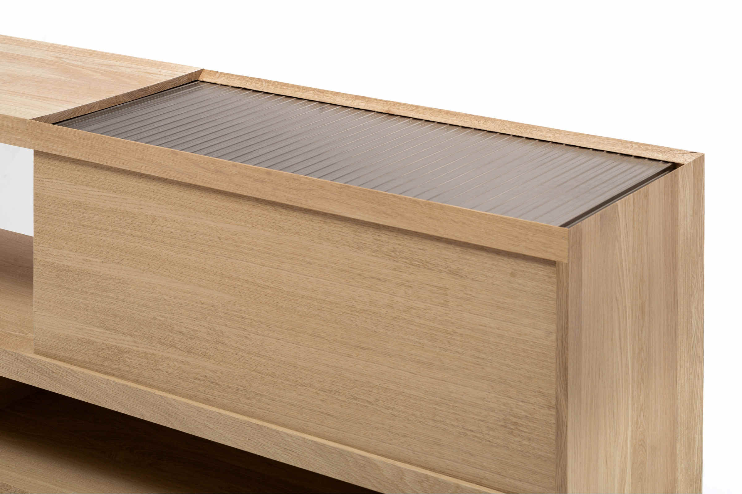 Detailaufnahme des Sideboards mit Rollladenabdeckung