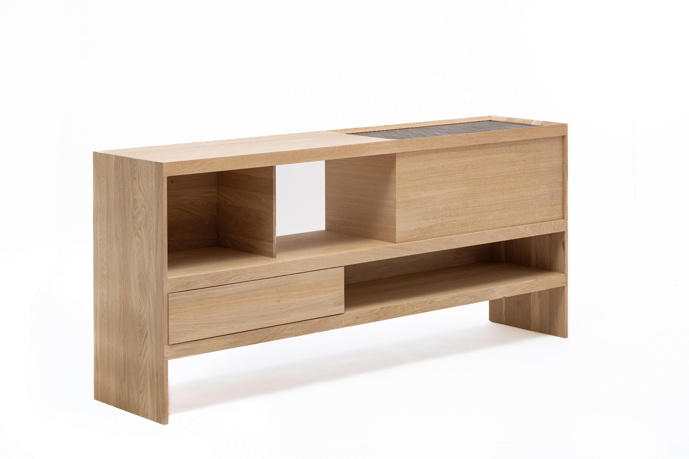 Sideboard von Woak in Schrägansicht