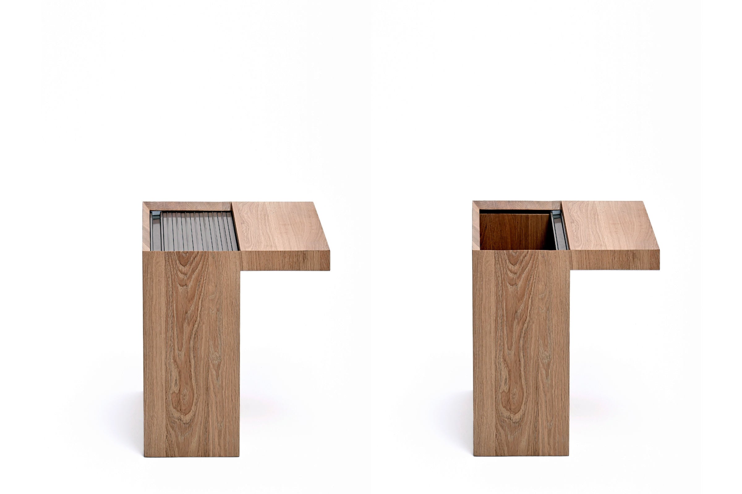 Zwei MIOS Designer Beistelltische – geöffnet und geschlossen nebeneinander