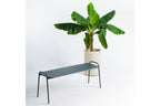 Gartensitzbank mit Pflanze – minimalistisches Design Sitzmöbel
