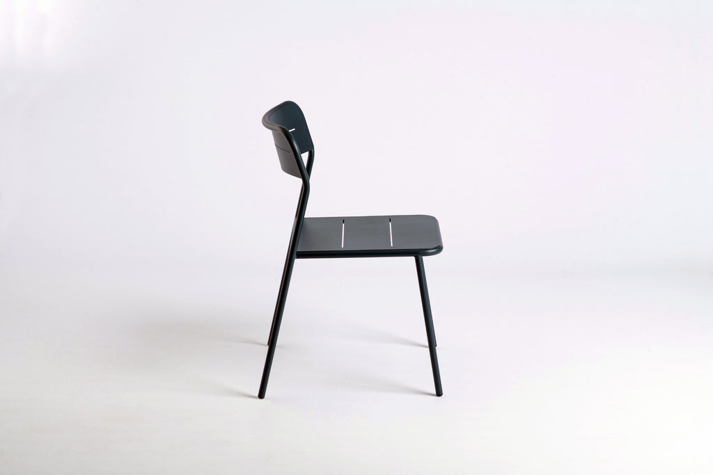 Designer Gartenstuhl Seitenansicht minimalistisch