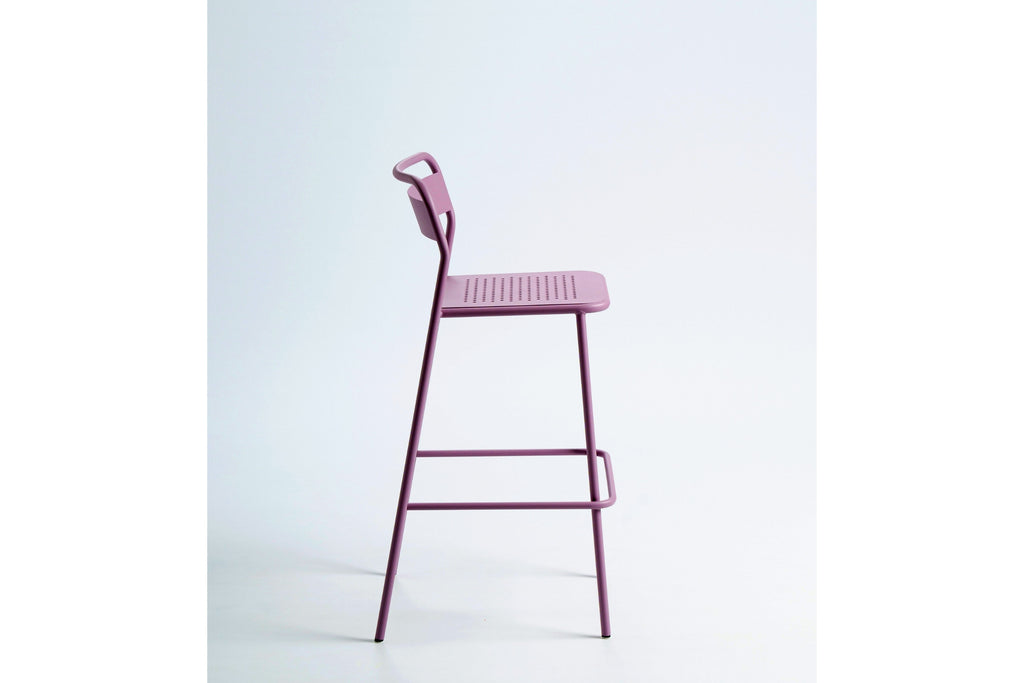 Gartenbarstuhl Seitenansicht – ergonomisches Design