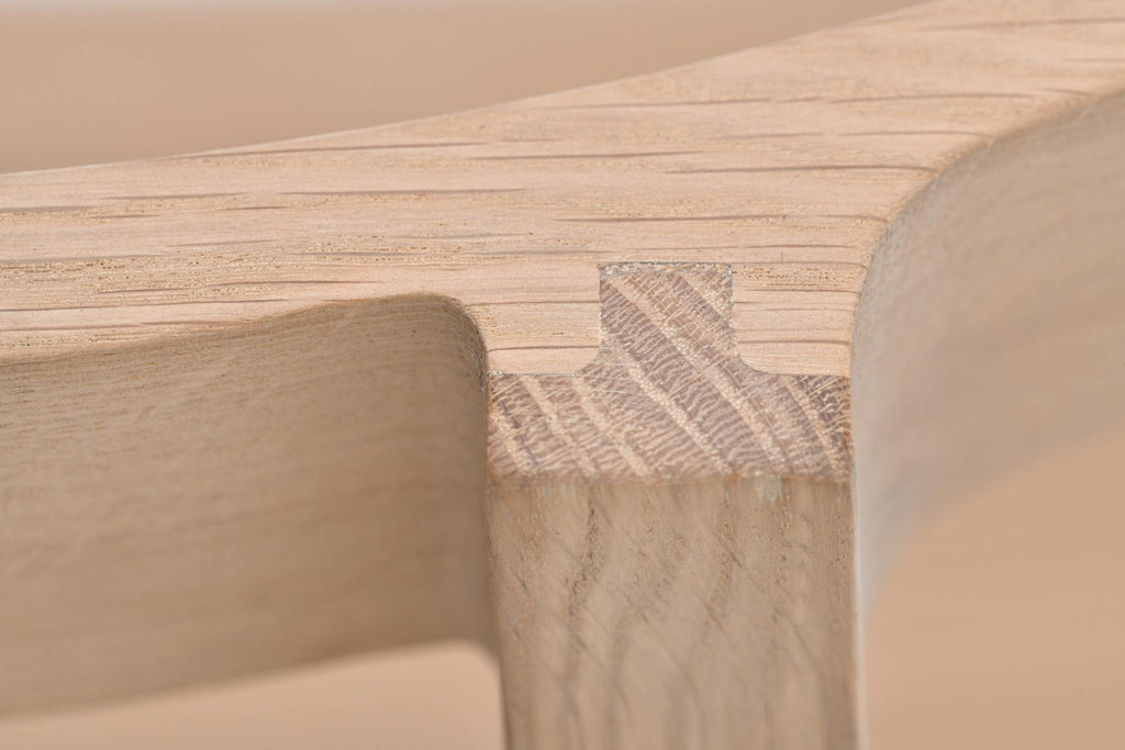 Detailaufnahme der Holzverarbeitung des Stuhls