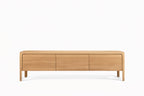 Frontansicht des PRIMUM Designer Lowboards von GoEs in natürlichem Holzdesign - SOLIDMADE