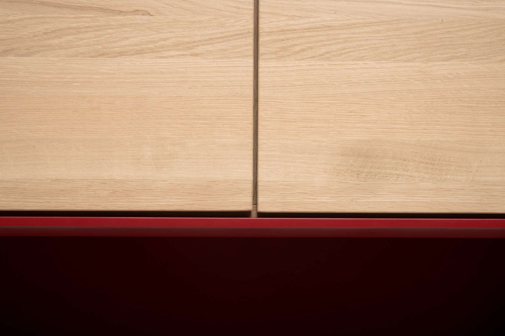 Nahaufnahme des Highboards mit Holzmaserung