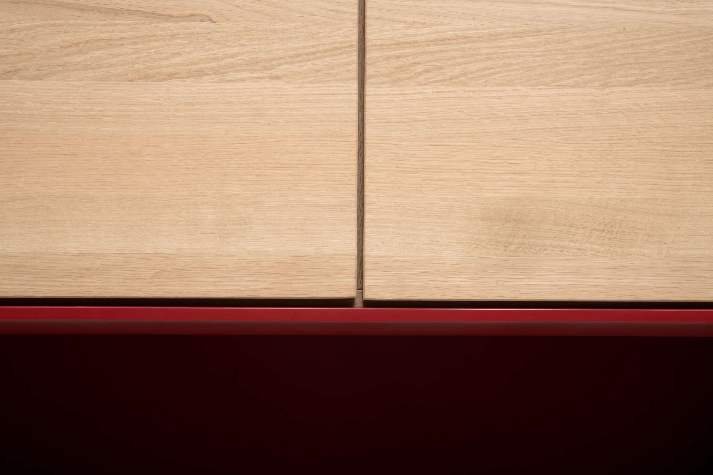 Nahaufnahme des Highboards mit Holzmaserung