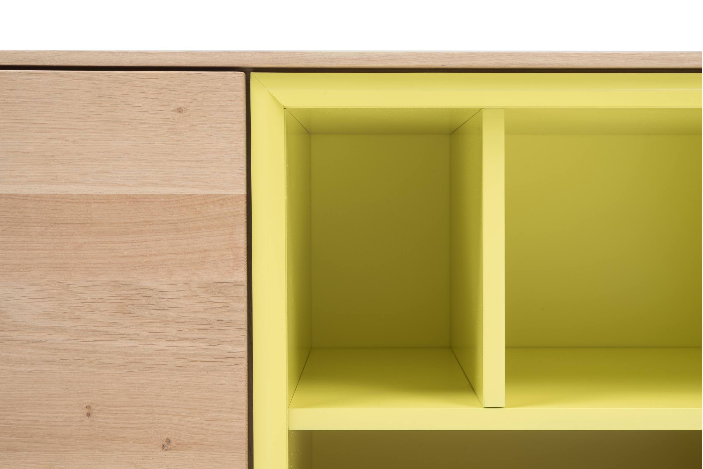 Detailansicht der gelben Nische des RABA Designer Lowboards von Whiteoak