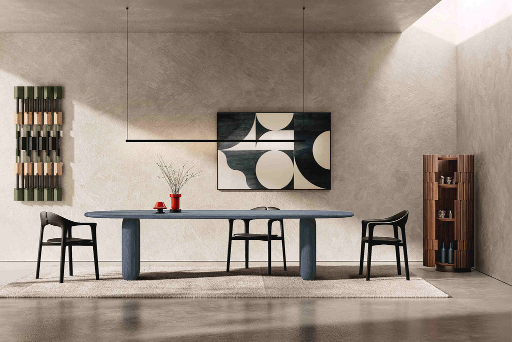 Designer-Barschrank aus Nussbaumholz in einem modernen Raum