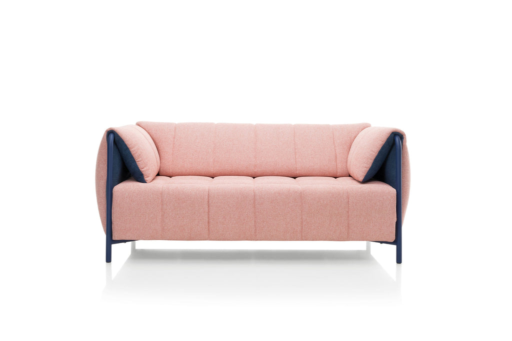 RONDO Designer Schlafsofa von vorne – modernes Schlafsofa mit gepolsterten Armlehnen