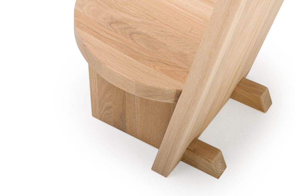 Nahaufnahme der Rückseite des Hochstuhls aus Eiche